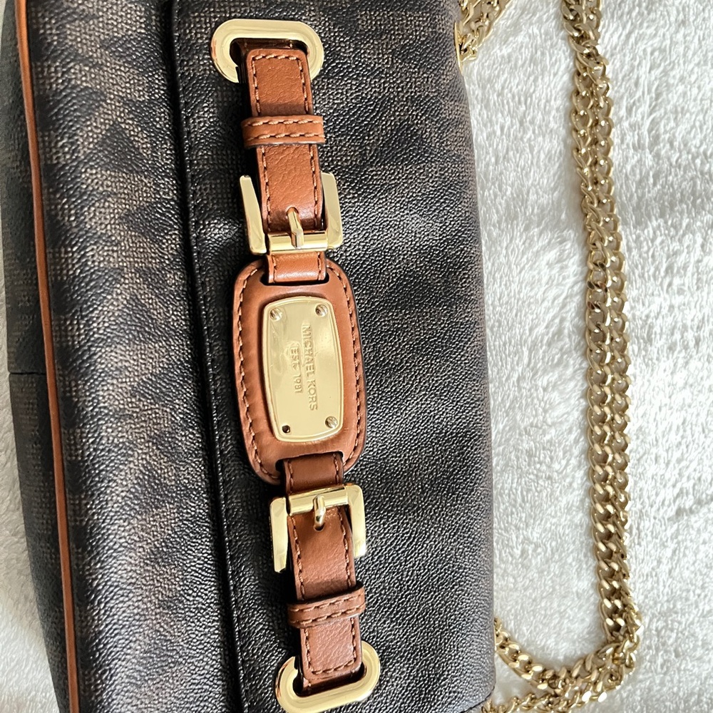 Michael Kors Brown and Gold Shoulder Bag with Luxurious Leather Trim